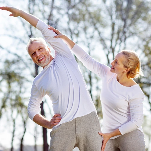 Pilates stärkt die Tiefenmuskulatur und verbessert deine Körperhaltung.